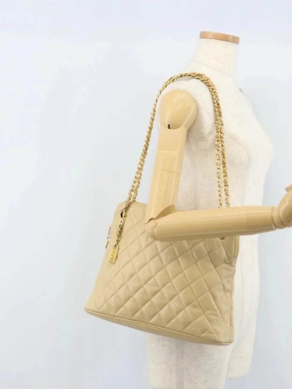 CHANEL Matelasse Chain Shoulder Tote Bag Lamb Skin Beige Gold CC Auth ARZ444
